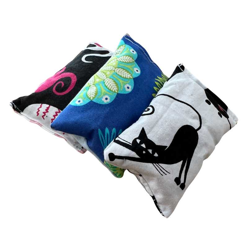 Hračka pro kočky - kozlíková, plněná pohankovými slupkami